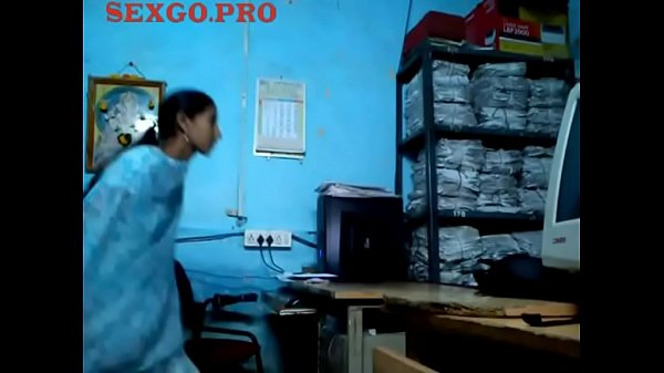 Indiansexvideos of a slim office assistant fucking her horny boss